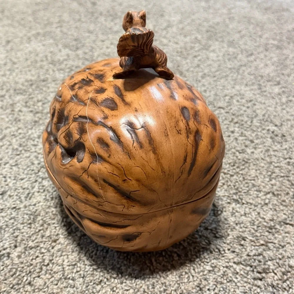 Vintage Walnut Squirrel Covered Dish Candy Nut‎ Bowl Ceramic 1974 Signed